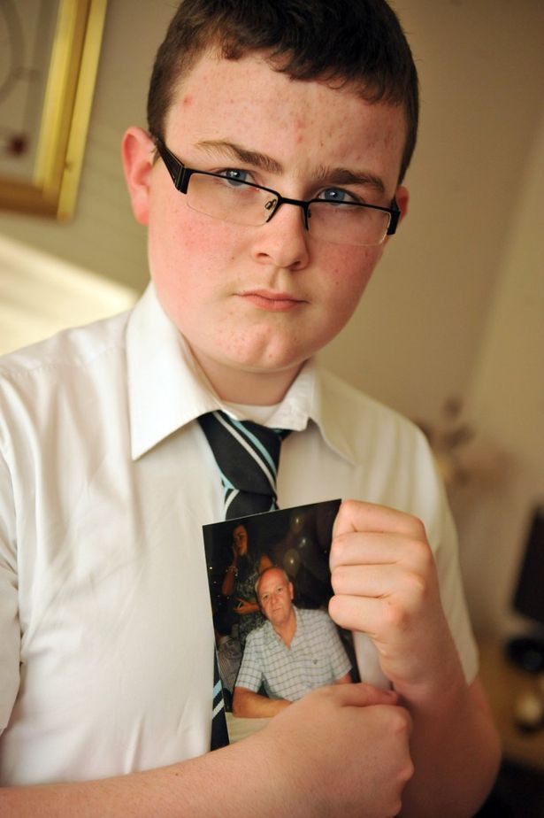 Kieran+McArdle+with+picture+of+his+late+father